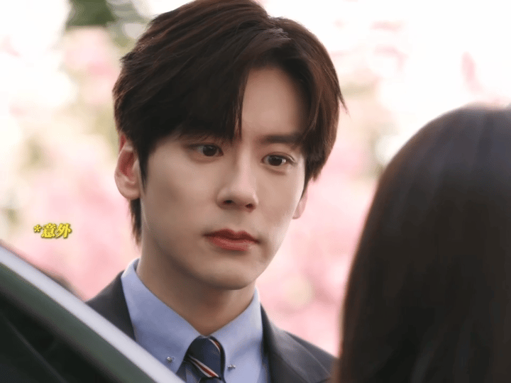 魏哲鸣好消息出道了坏消息欢乐喜剧人还好有妹妹助攻，对于两个人的感情来说也是苦尽甘