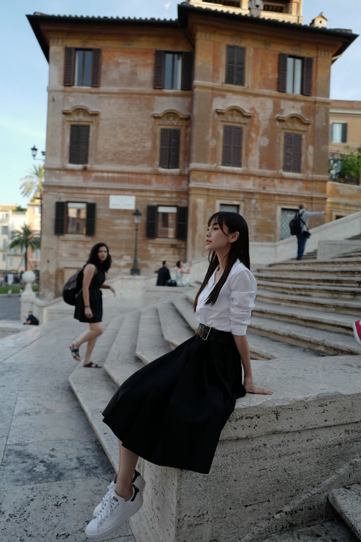 angelababy [心]杨颖置身古老街巷，安静享受旅途时光～ ​​​