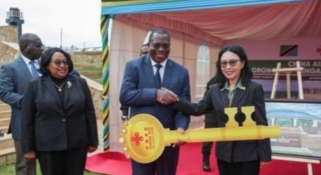 坦桑尼亚之前为了向英国和日本示好，突然就取消了和中国合作的100亿美元巴加莫约港