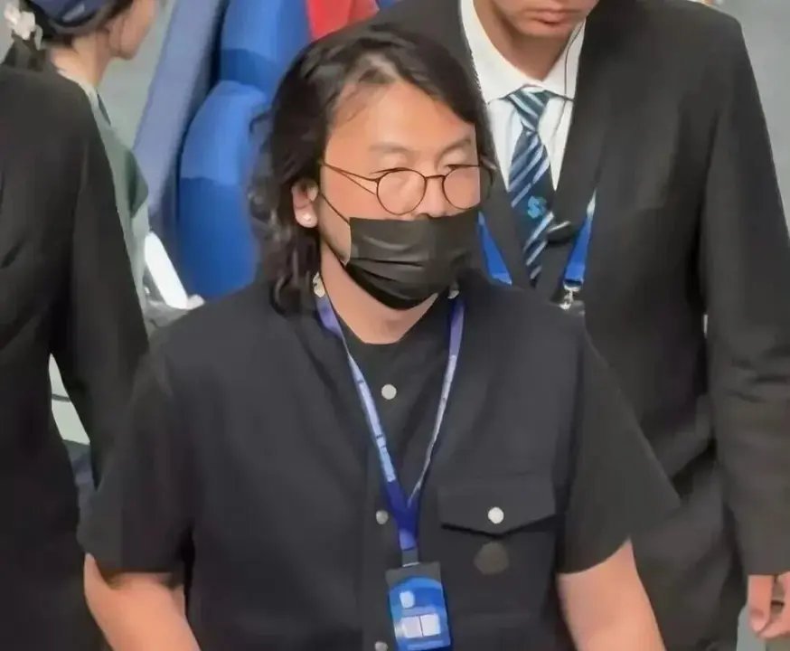 第一眼都没敢认！雷佳音彻底大变样！全网喊话：把陈俊生还回来最近刷到雷佳音的线下生