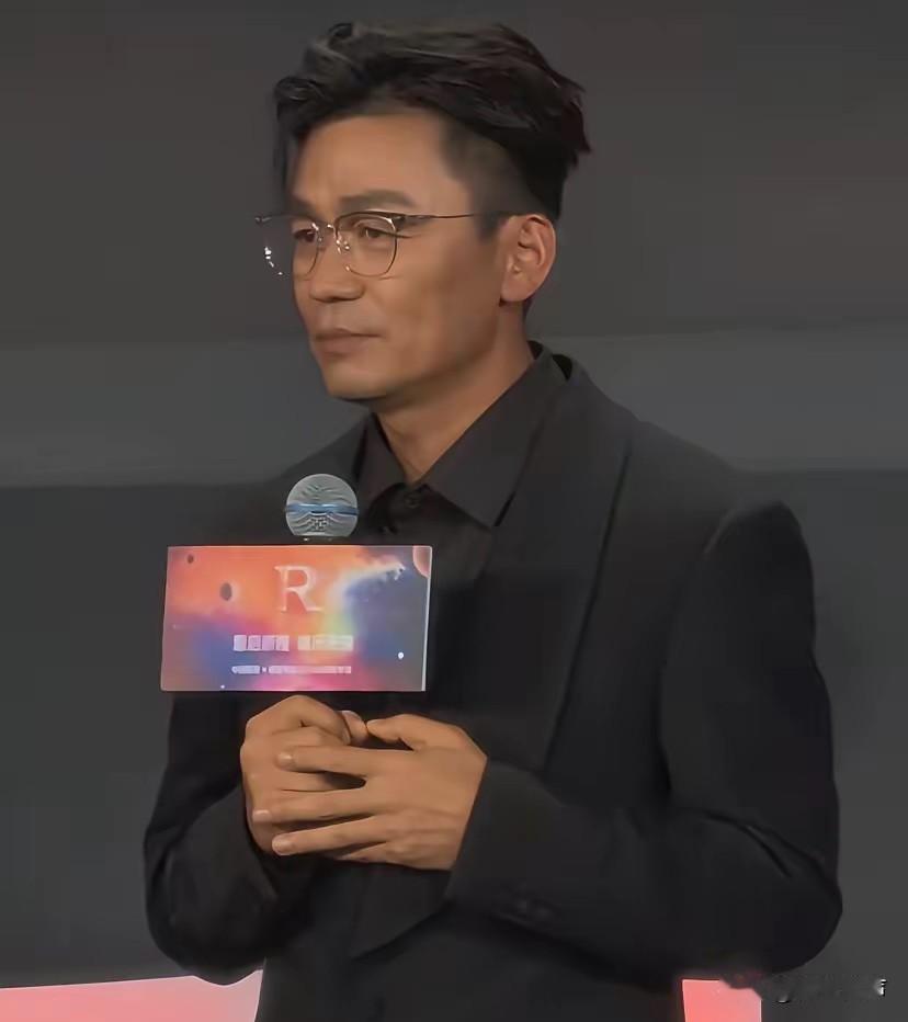 发现了没，
​王宝强有一个很明显的变化，
​不是他的皮肤变白了，而是他变得越来越