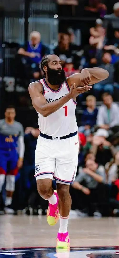 哈登的冠军命，始终在天赋与宿命间拉扯。他是历史级双能卫，1次MVP、3次得分王、
