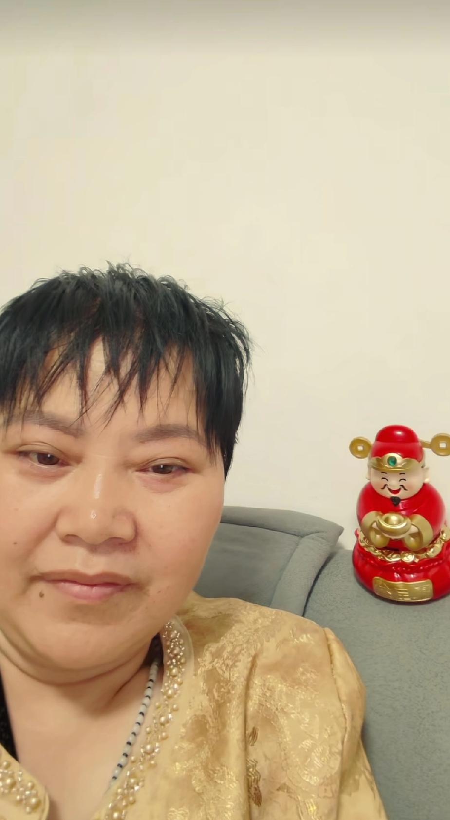 向阳花阿姨和哑叔都有了相同的财神摆件，可阿姨想要和哑叔在一起的愿望，恐怕难以实现