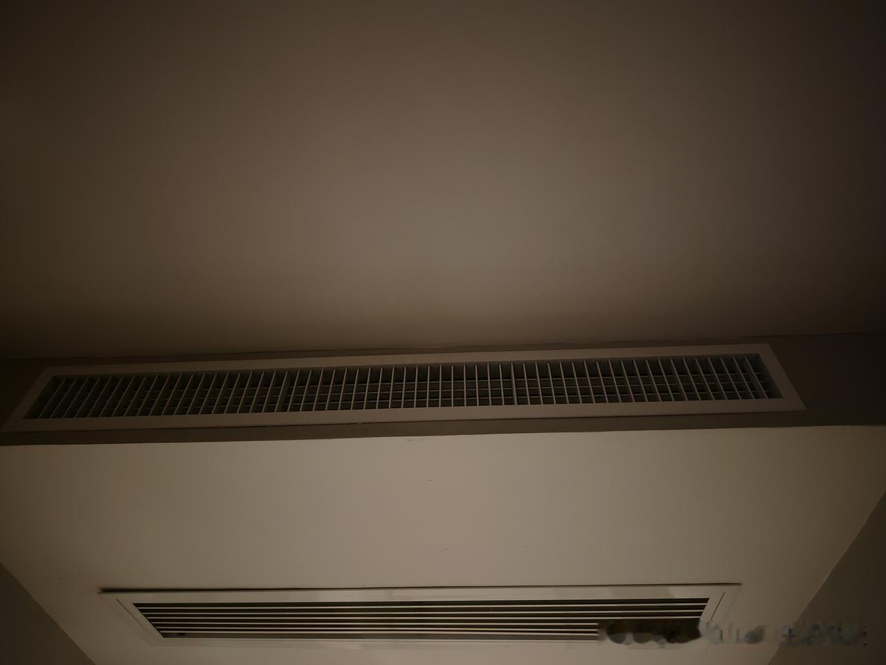 至于家里的空调费，整体算下来也不算太贵。根据房间的大小，一个月几百元到一千元左右