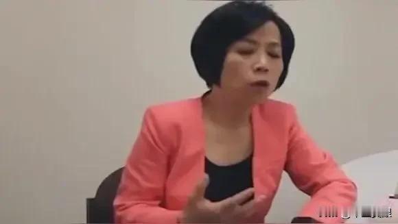 媒体人黄智贤在节目在节目振振有词地说道:“傅崐萁每次跑宫庙给10万、20万，钱哪