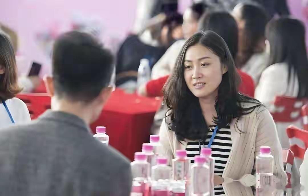 鼓吹单身万岁的毒鸡汤失效，一大批大龄剩女，为何突然集体焦虑？ ​​​
