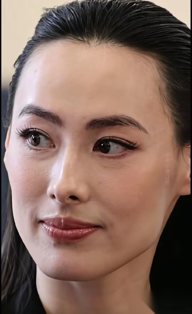 传了这么多年，梁洛施拿了李家几十亿分手费，退圈当阔太。 这故事，听听就算了。 真