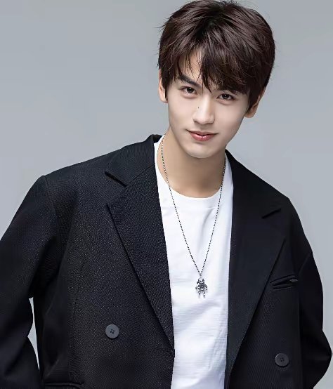 张凌赫身上有个玄学，准得吓人，那就是，无论他和哪个女演员演戏，哪部剧就会火。比如