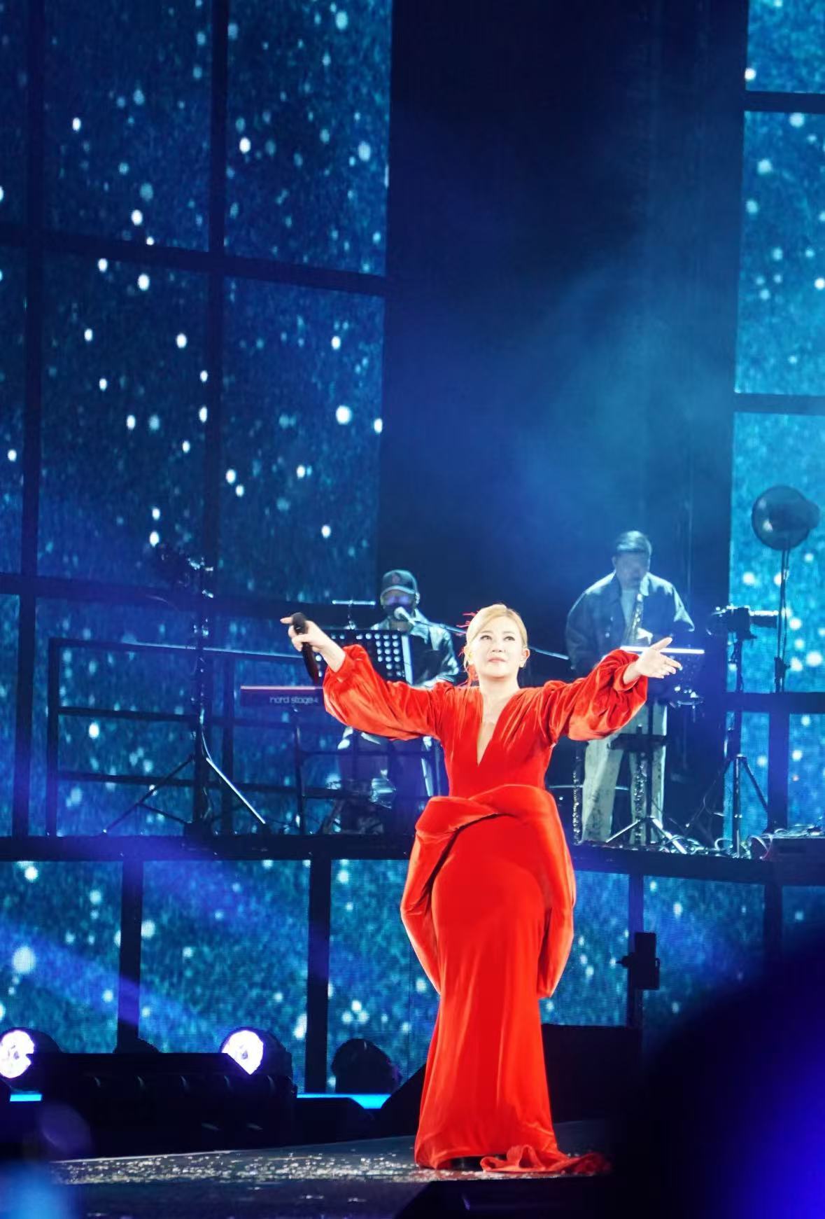 梁静茹各种意义上的好红！！！演唱会上海场门票售罄座无虚席，全场震耳欲聋大合唱，歌