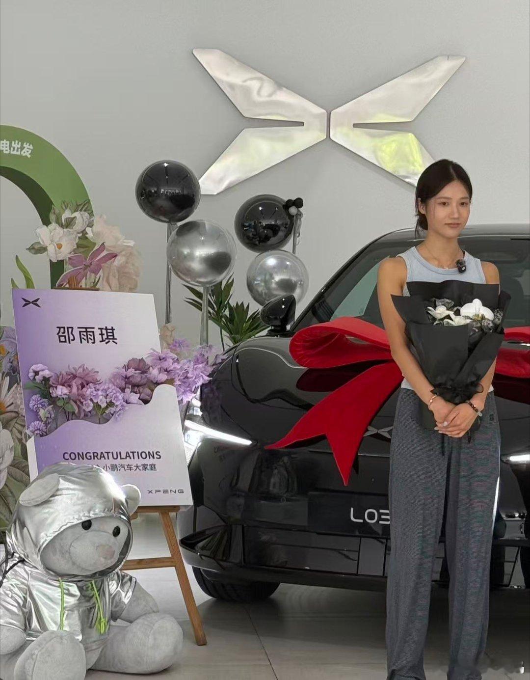继艺人黄灿灿提车之后，又一位女神邵雨琪选择了小鹏 MONA L03。她最近亲自到