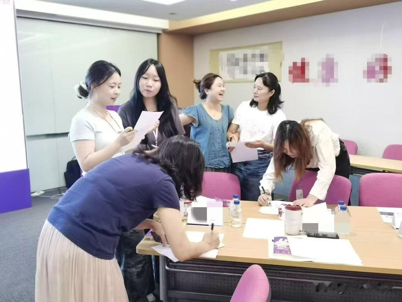 这里是不是有事？总经理居然要面一个小采购专员？按照公司的授权，运营副总具有他分管