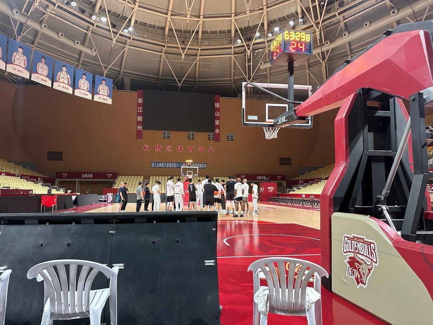 保持专注！练！#季后赛谁是大赢家##新疆男篮##小卢篮球世界#  ​​​