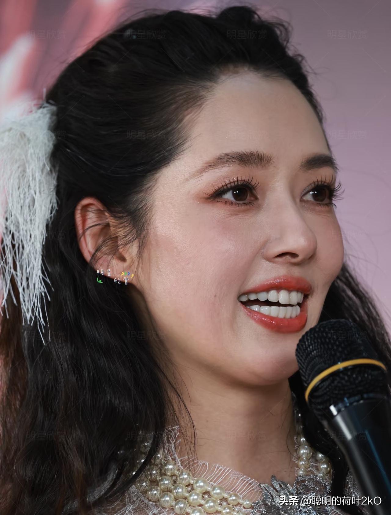 怼脸拍的郭碧婷，少女感依旧