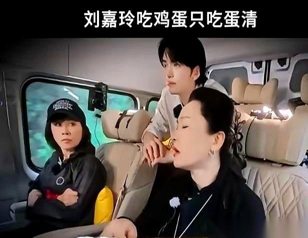 刘嘉玲吃鸡蛋，把蛋黄直接扔了。
很多人第一反应是，嚯，真浪费。
但你再琢磨一下，