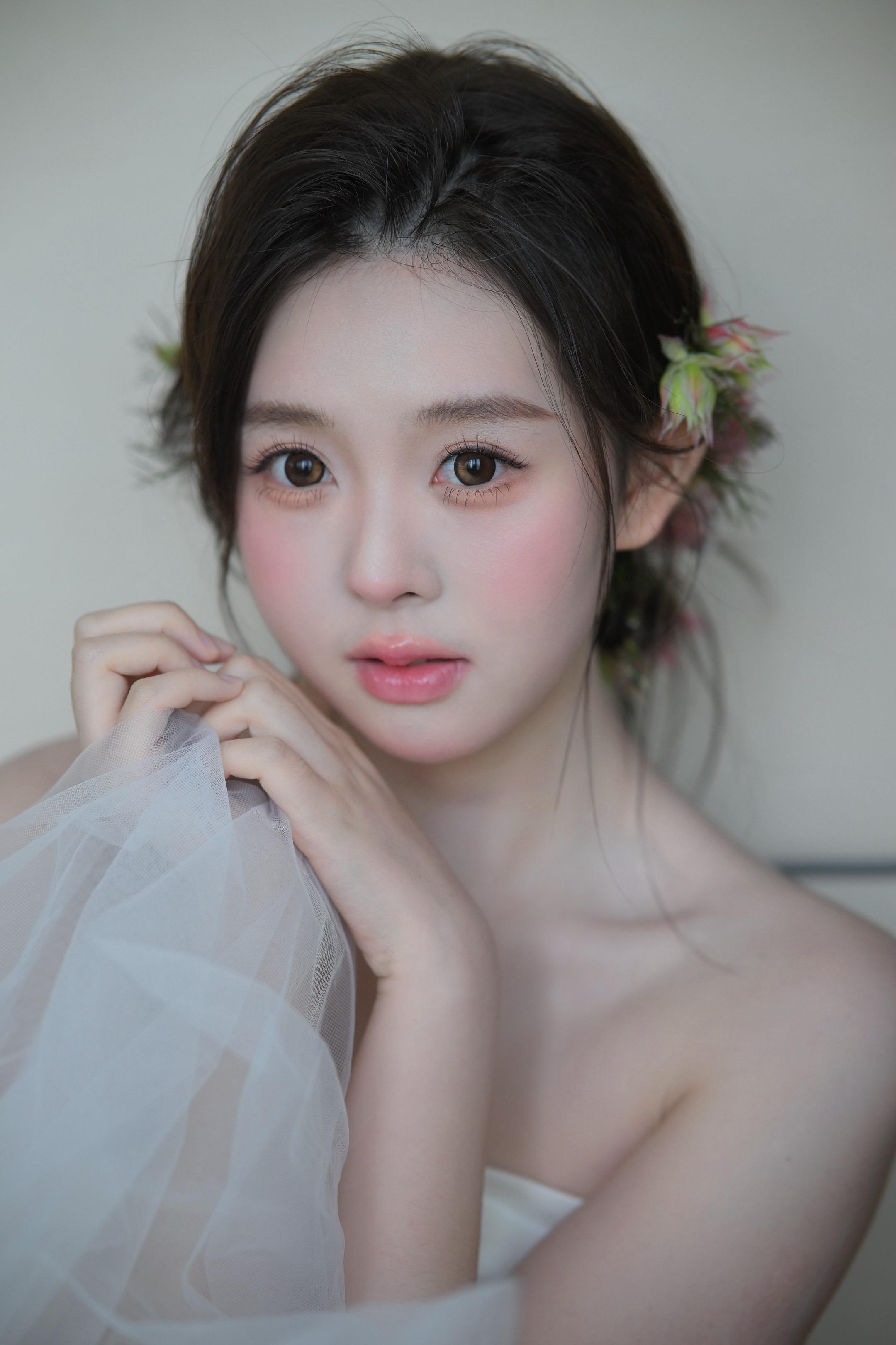 沟通是一件很复杂的事 ，你以为是两个人的事，其实是六个人的事我。我，你...