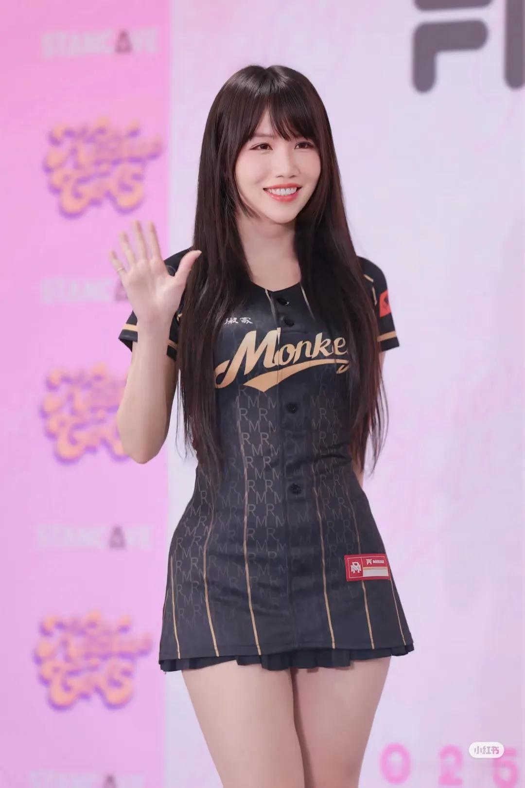 话说台湾近几年就推出了许多颜值和气质都相当不错的新晋博主，而杨晓帆就是其中之一。