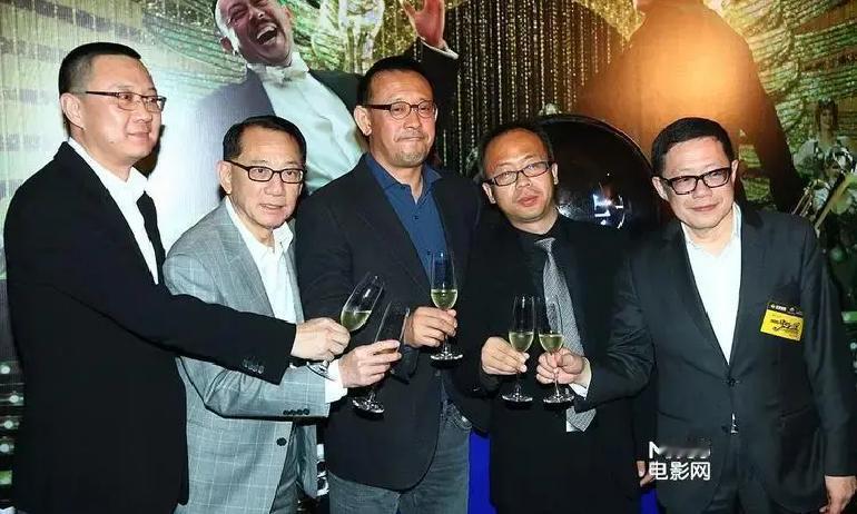 赔光一千万，他一句话没问
 
2007年《太阳照常升起》票房扑街，杨受成亏掉整整