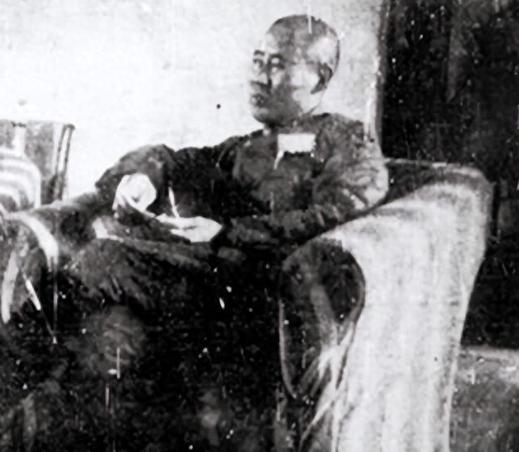 1948年，国军有个“伙夫”和大部队走散，被解放军拦下了，解放军看他年纪大，就发