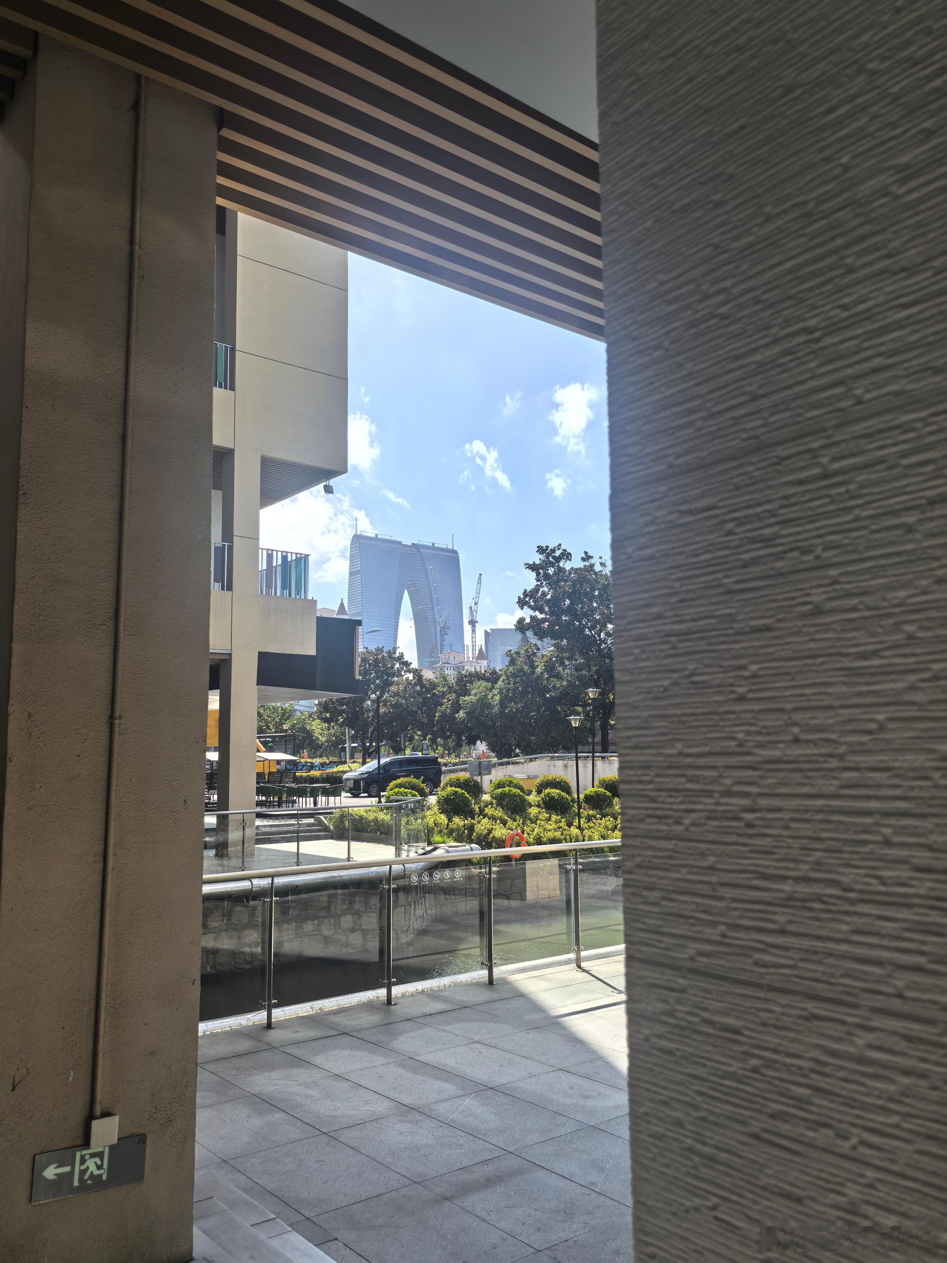 我们永远无法预知未来，但相信优秀的年轻人，是不会错的。  ​​​