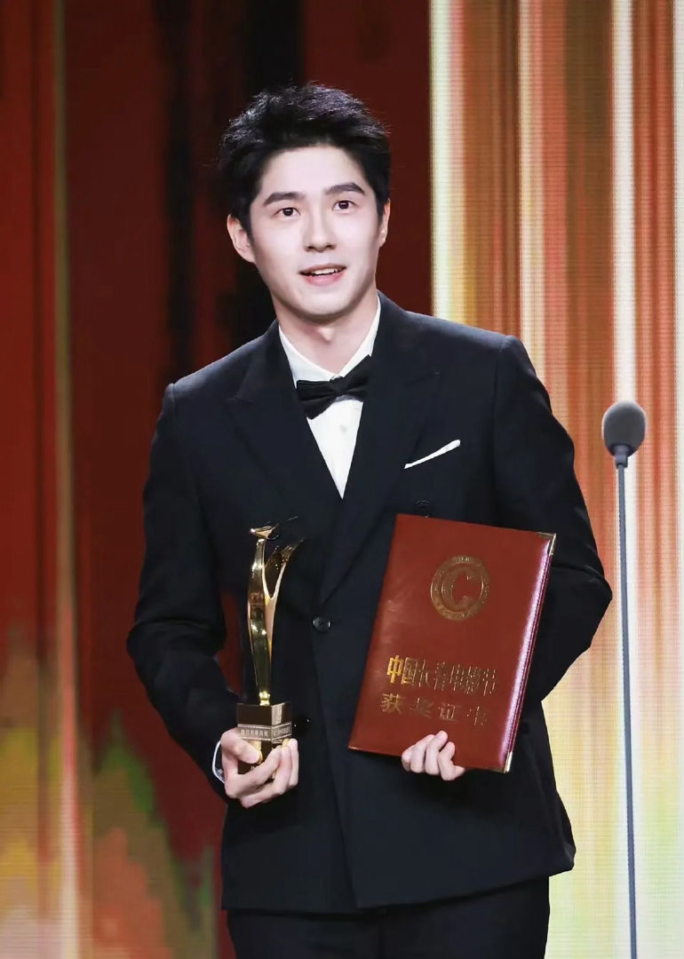 刘昊然在去年《南京照相馆》拿下一番30.17亿以后，没有进过一个电影组？除了《魔