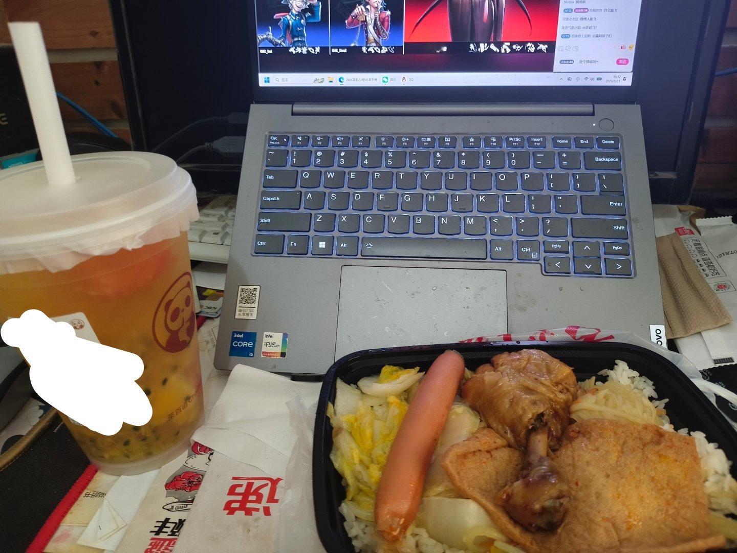沙县小吃的鸡腿套餐虽然很便宜，但是也很好吃呀嘻嘻！还有我妈妈给我点的，我也不知道