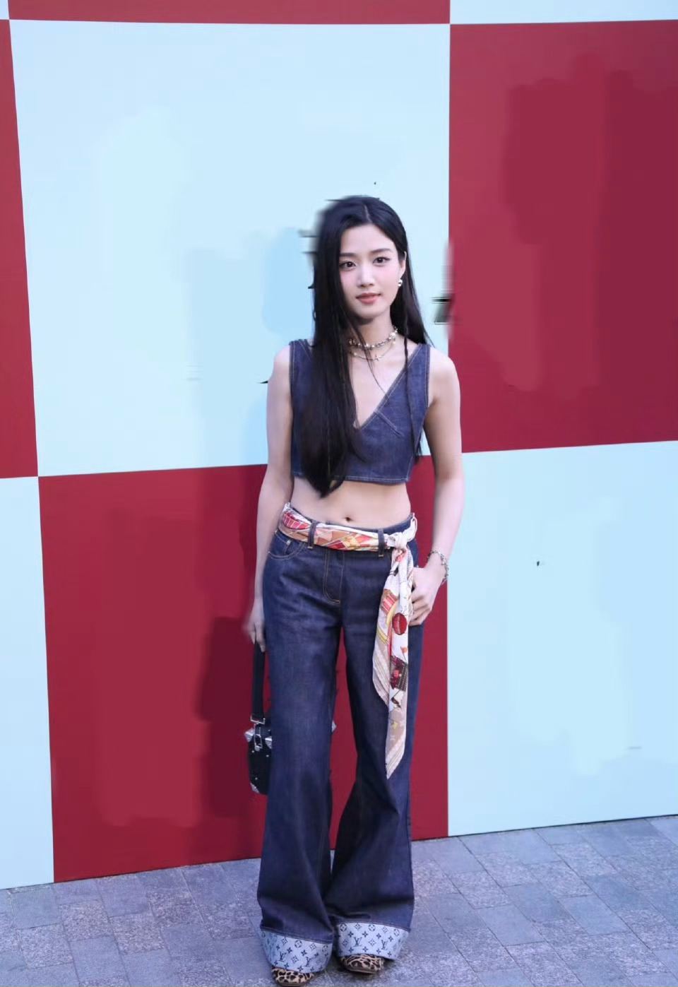 土的更直观！[挖鼻][挖鼻][挖鼻]卢昱晓好直观的瘦 ​​​