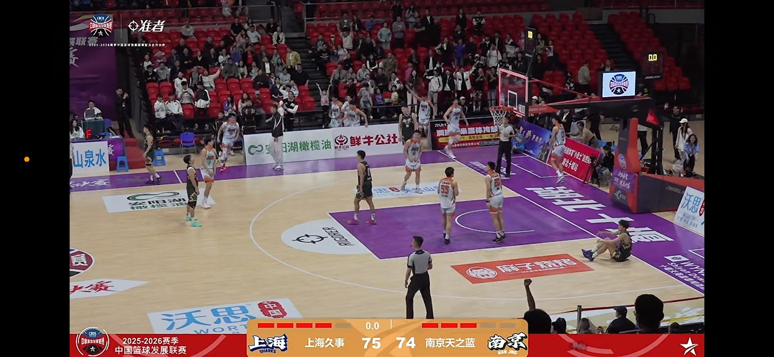 CBDL半决赛，吴泽昊罚球绝杀，帮助上海久事击败南京同曦，晋级明晚决赛，对手将是