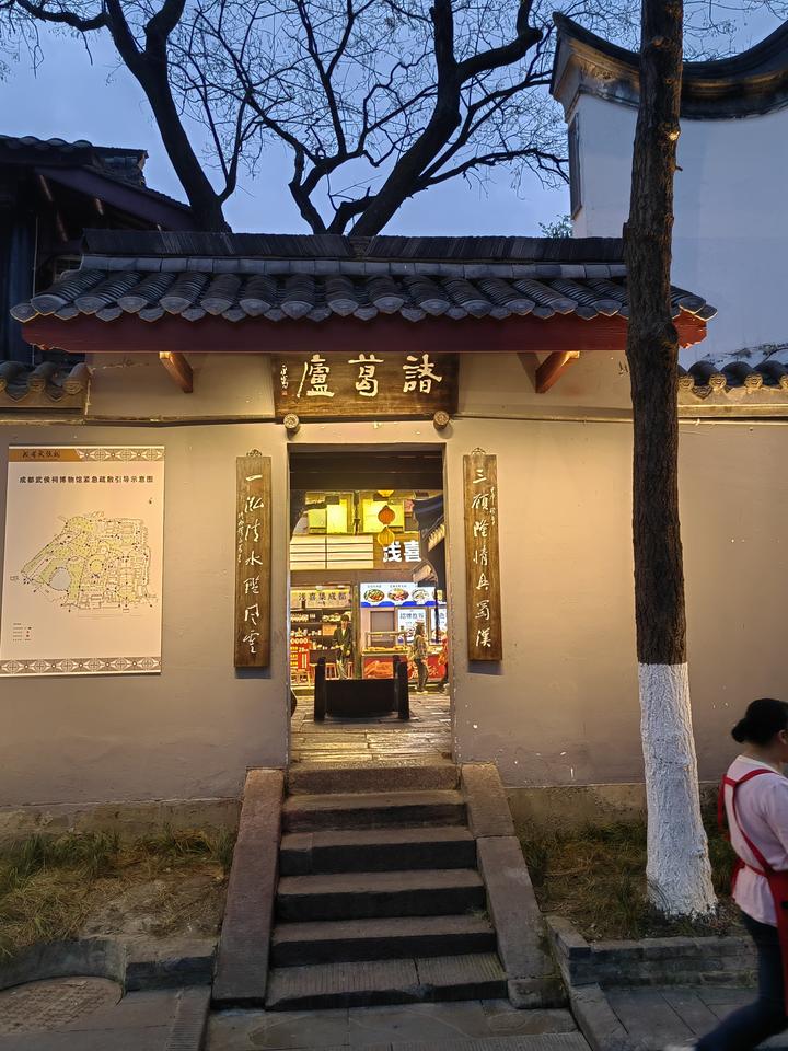 成都确实是个好地方，不经意间都会有惊喜啊。古韵气息随处可见，[赞][赞][赞]。