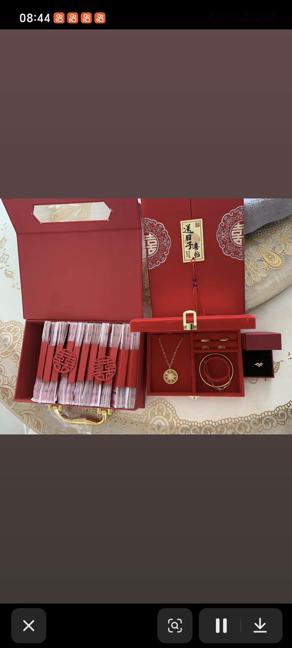 彩礼谈崩的那顿饭，比钱贵

我表弟去年订婚，两家人在饭桌上为八万八磨了三个钟头。