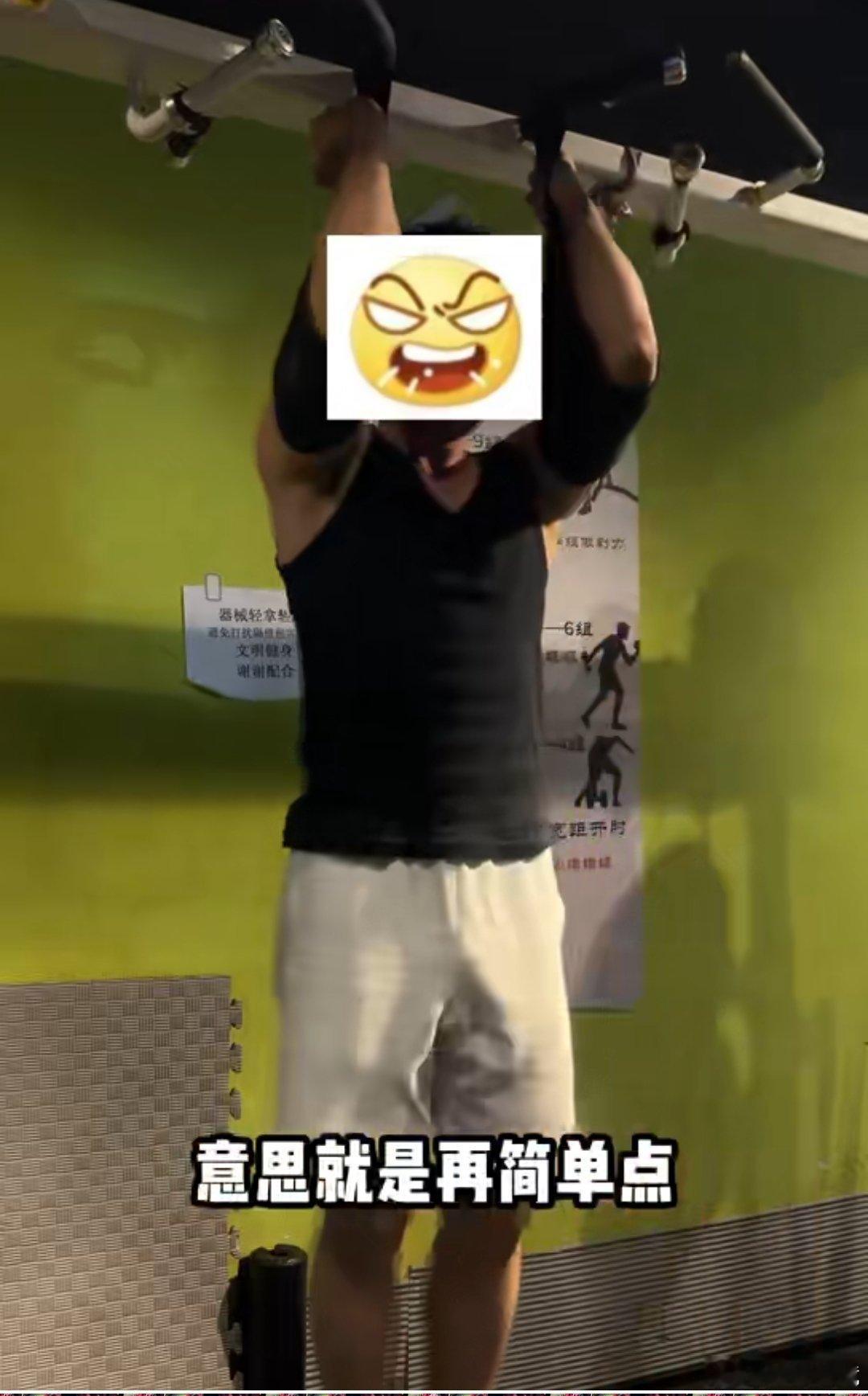 曝某王姓流量明星拍戏不敬业横店圈内群演爆出猛料，该王姓流量的拍戏状态争议拉满。实