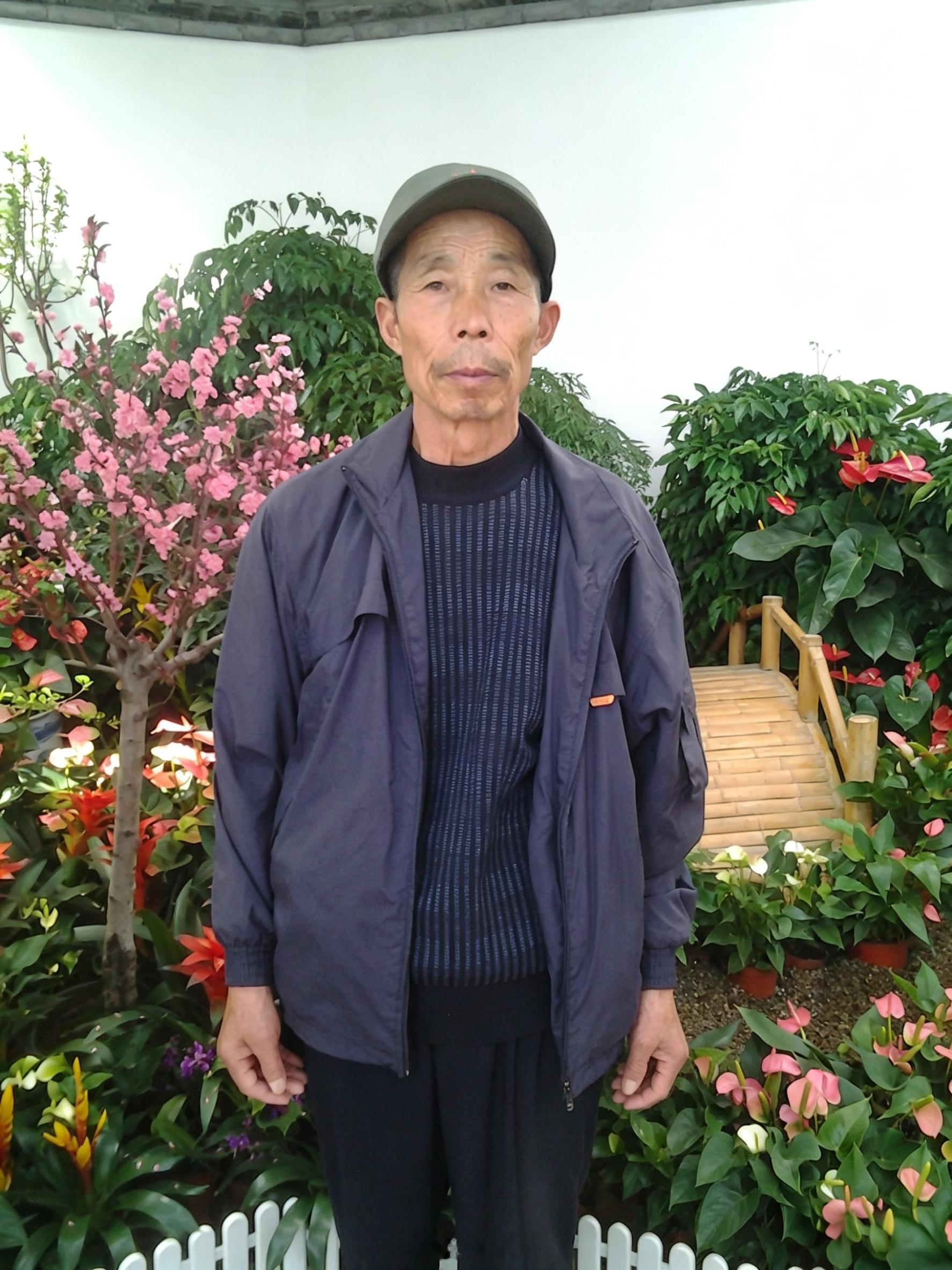 我的父亲应该被人知道。他的第一份工作是“赤脚打胡砌”（北方的人应该知道“胡砌”）
