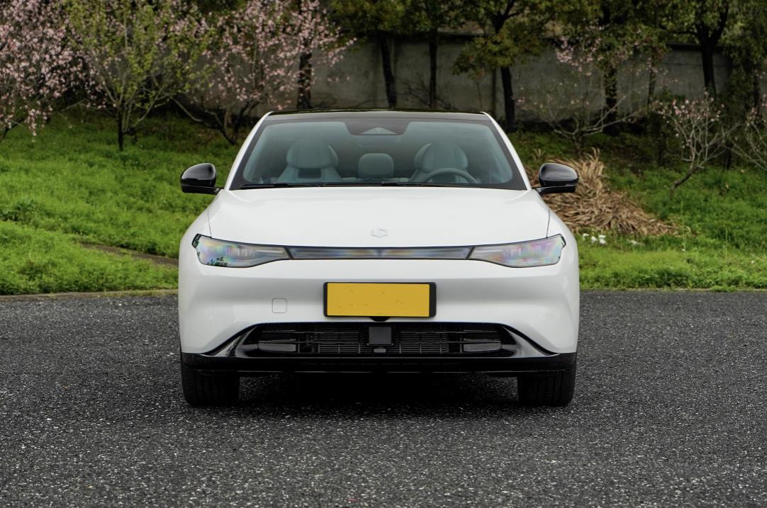 预算15万左右选轿车，为啥不建议选油车？
大家看一看这个价位的油车和新能源车之间