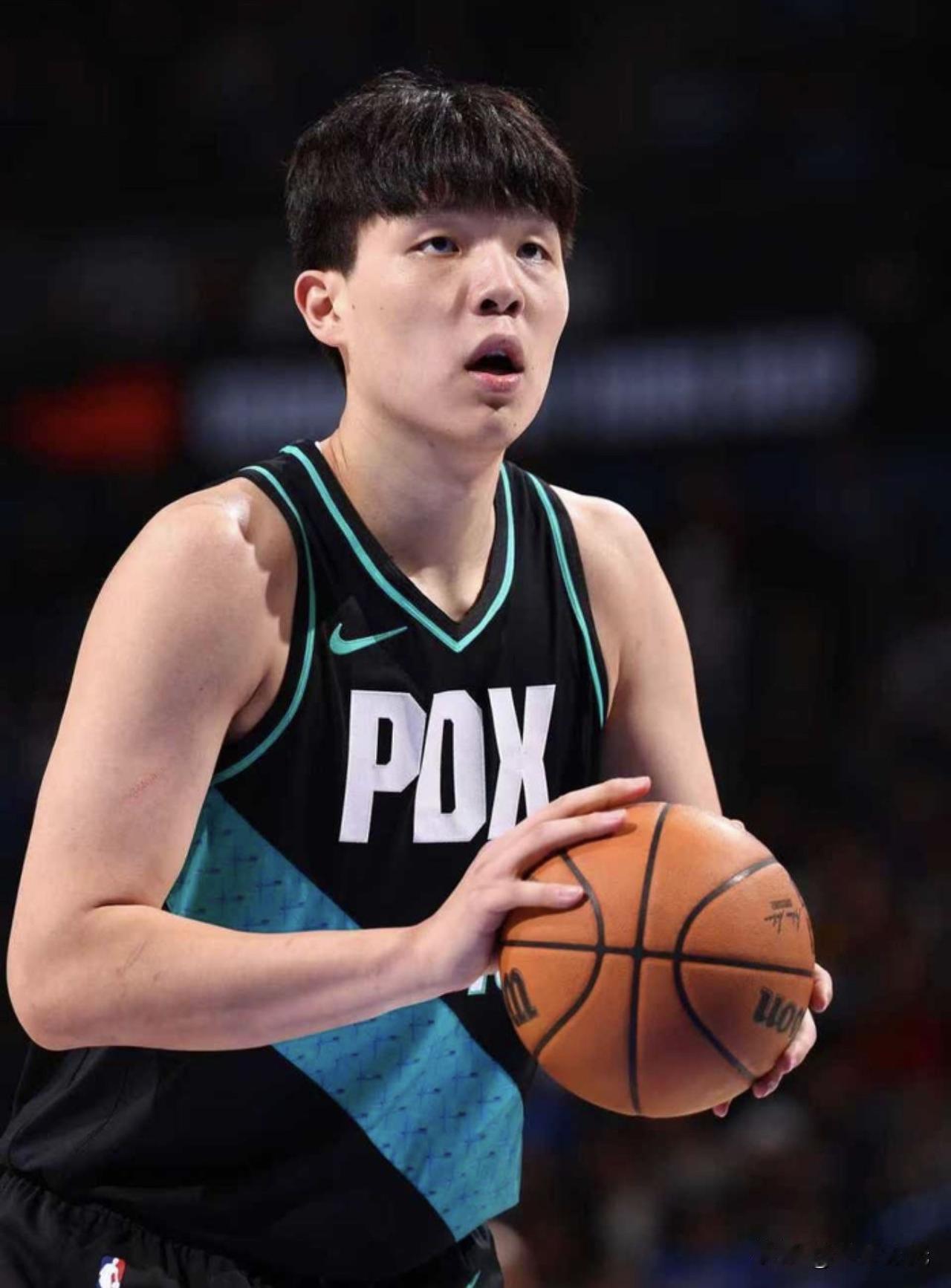 杨瀚森大爆发
三节战罢，杨瀚森18分10板5助。
特别是秦王绕柱暴扣，杨瀚森彻底