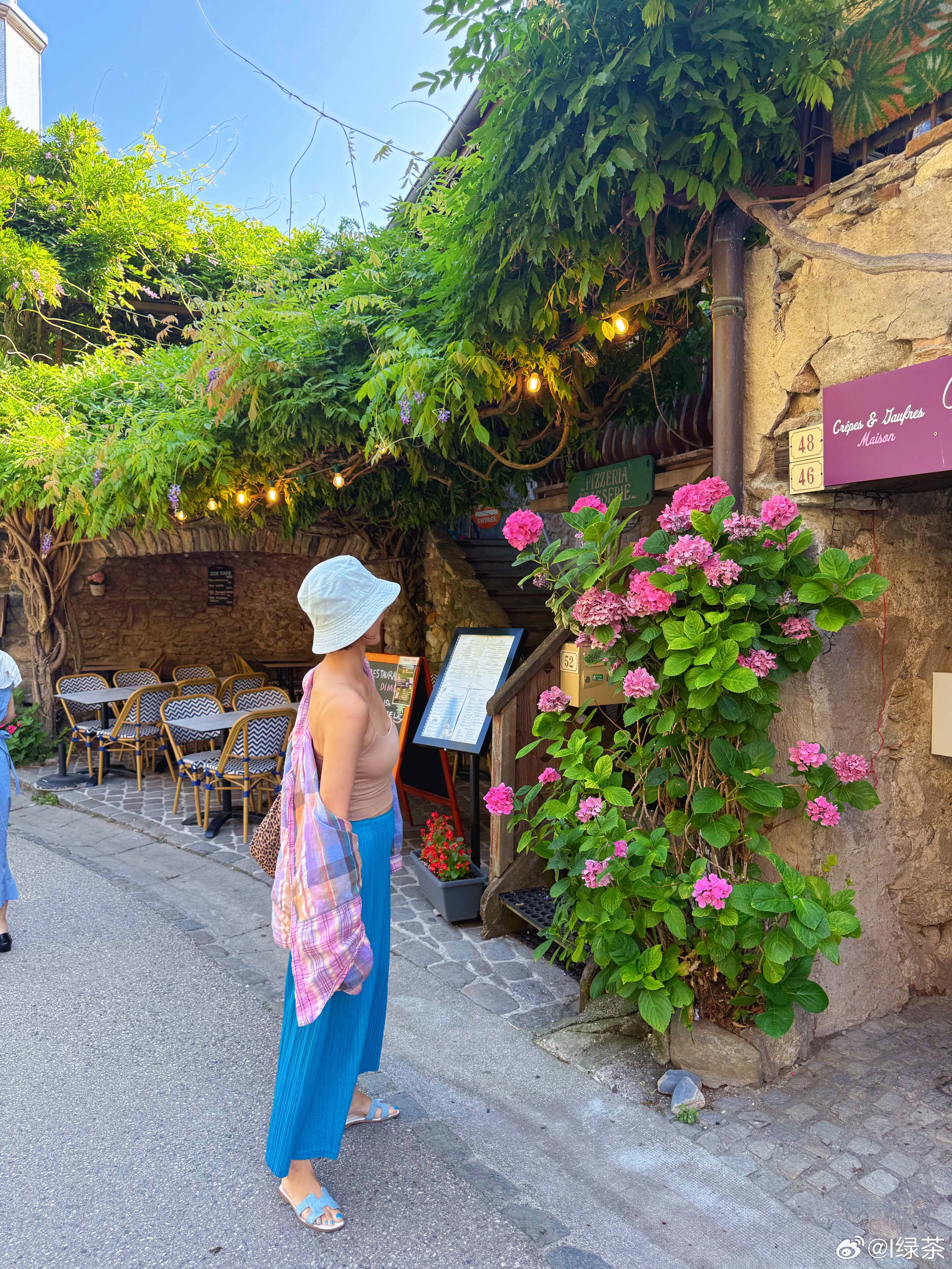 法国🇫🇷 伊瓦尔小镇 落地 到达 美景 鲜花 
