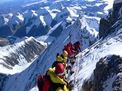 珠峰“中国梯”，世界上最高梯子，屹立珠峰33年，帮助1300多名登山者登顶珠峰！