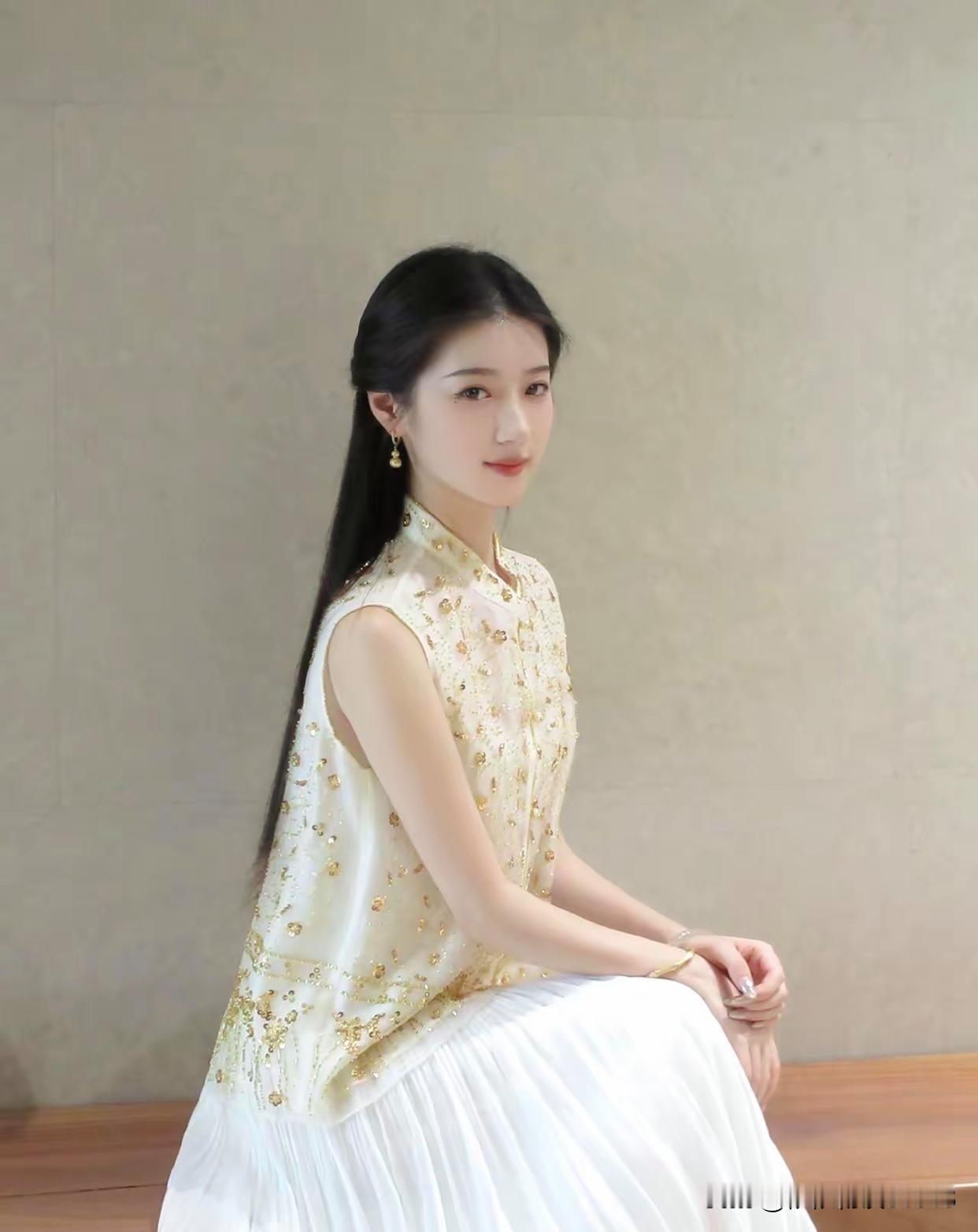 今天刚买的这身衣服，好看吗？