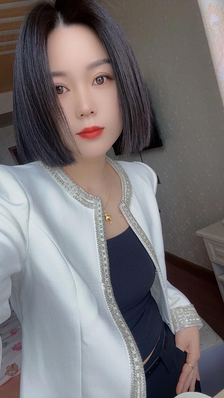 小时候，吃了童年的苦，长大了，吃了婚姻的苦，吃了没钱的苦，吃了独立的苦...