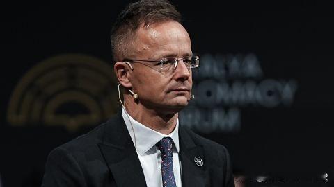 匈牙利前外交部长西雅尔托，因被任命为比亚迪公司职位而涉嫌收受贿赂



这是秋后