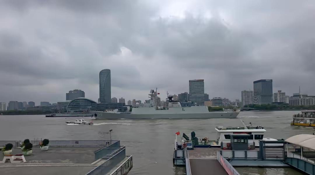 想看新型“馒头炮”吗？想看“万发炮”吗？想看新声纳吗？想看相控阵照射雷达吗？想看