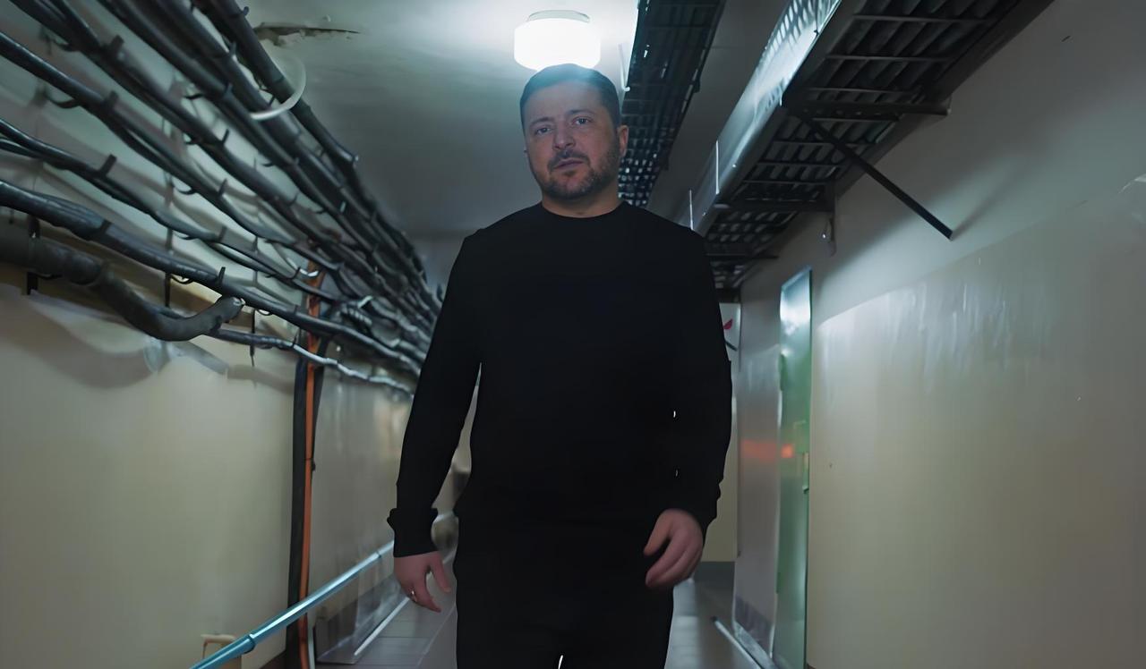 首次公开！
总统掩体空了，却留下狠话：援助不是施舍，是争来的。
 
俄乌冲突四周