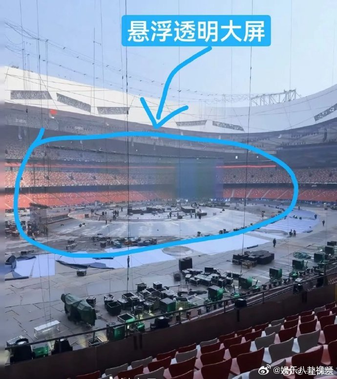 张杰演唱会机器人彩排路透张杰演唱会彩排现场：人类舞者VS机器人，这波是降维打击啊