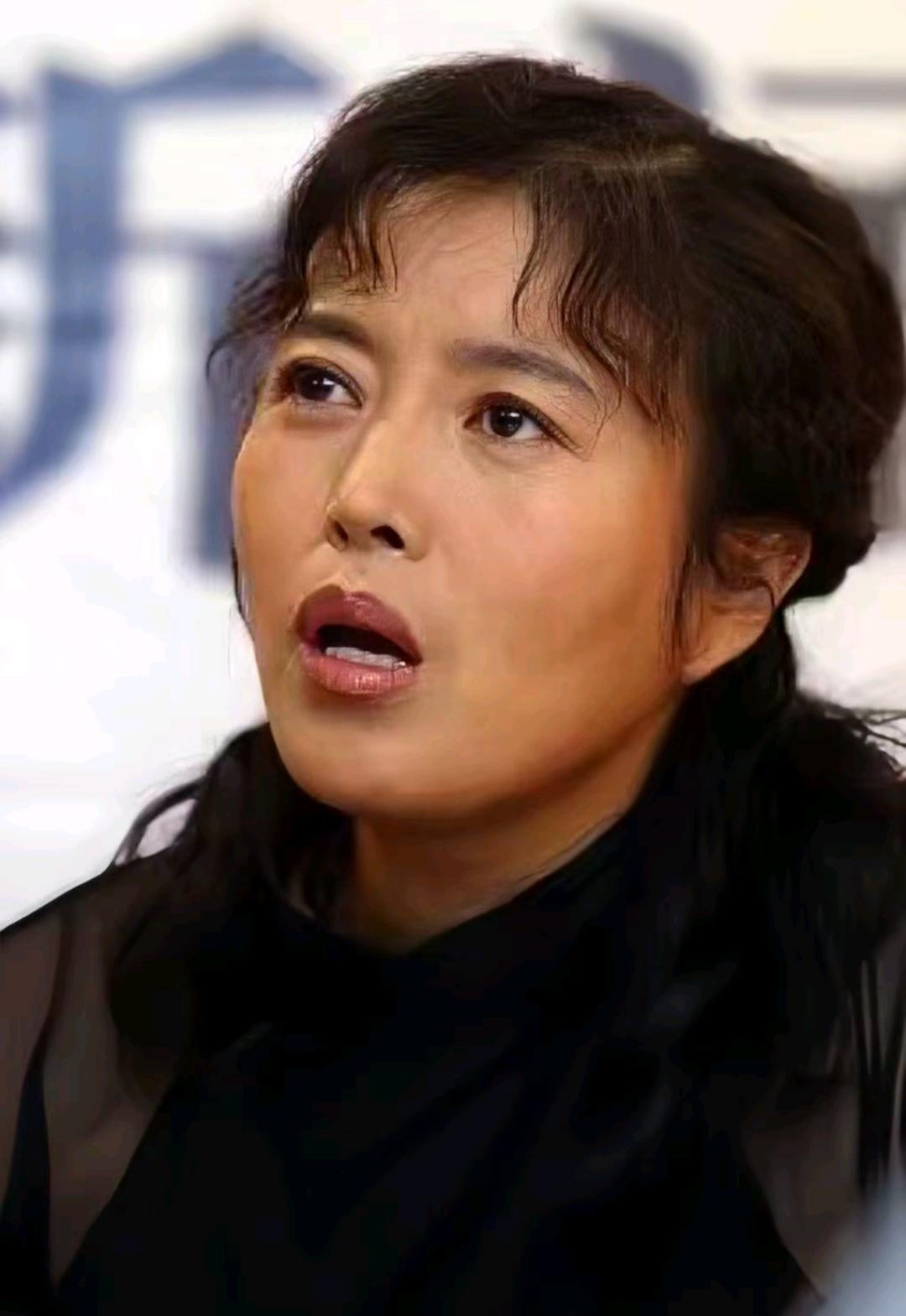 有个女演员，曾经做了一件让她后悔多年的事，在她事业最好的时候，她却拼命去捧一个新