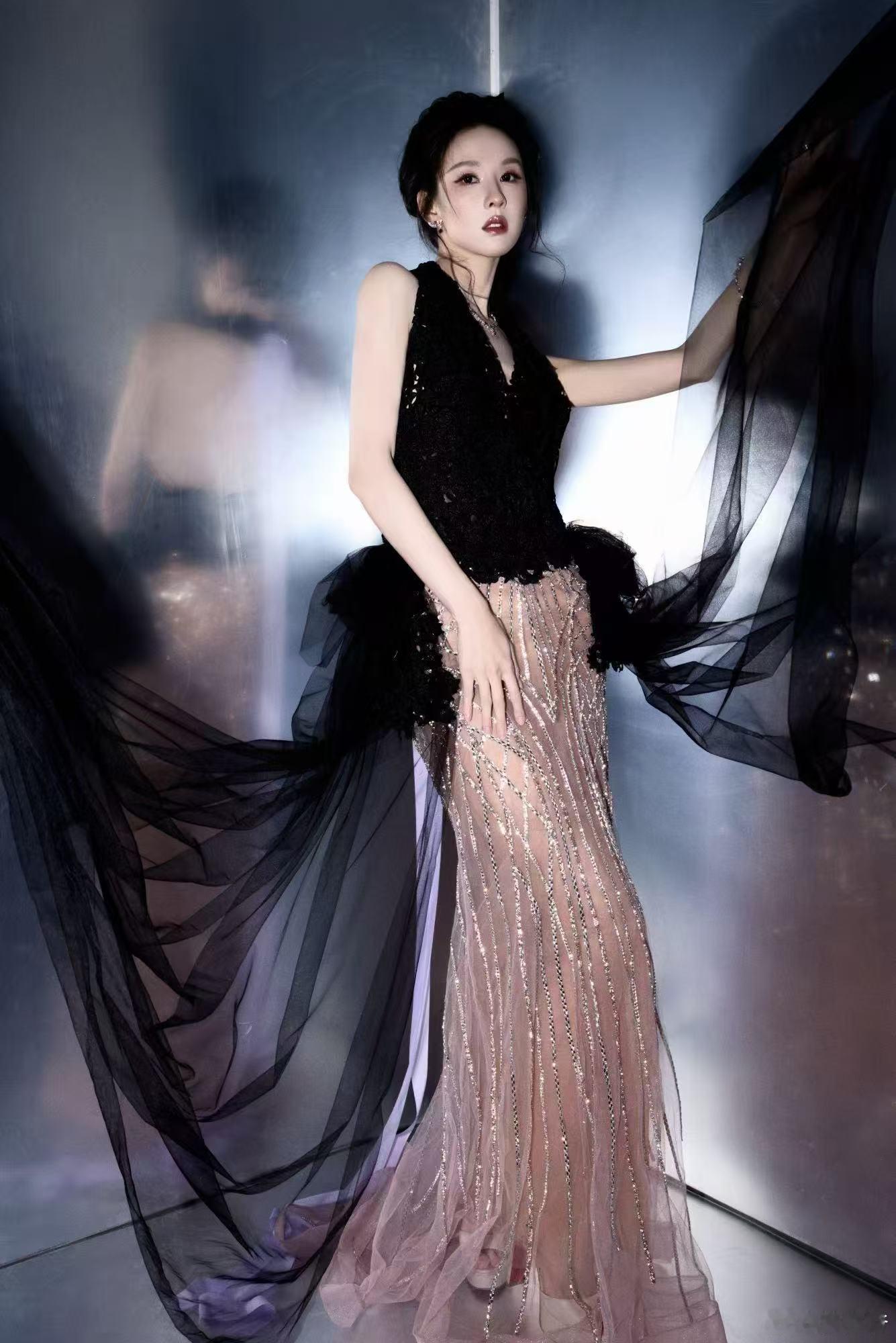 又被陈都灵发言震惊到 陈都灵的发言真的太圈粉，逻辑清晰语气温柔，把硬核科技讲得通