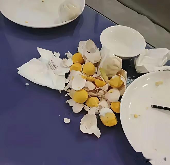 山东5元不限量早餐寒心一幕，好心老板被大爷狠狠辜负
 
山东一家暖心早餐店推出5