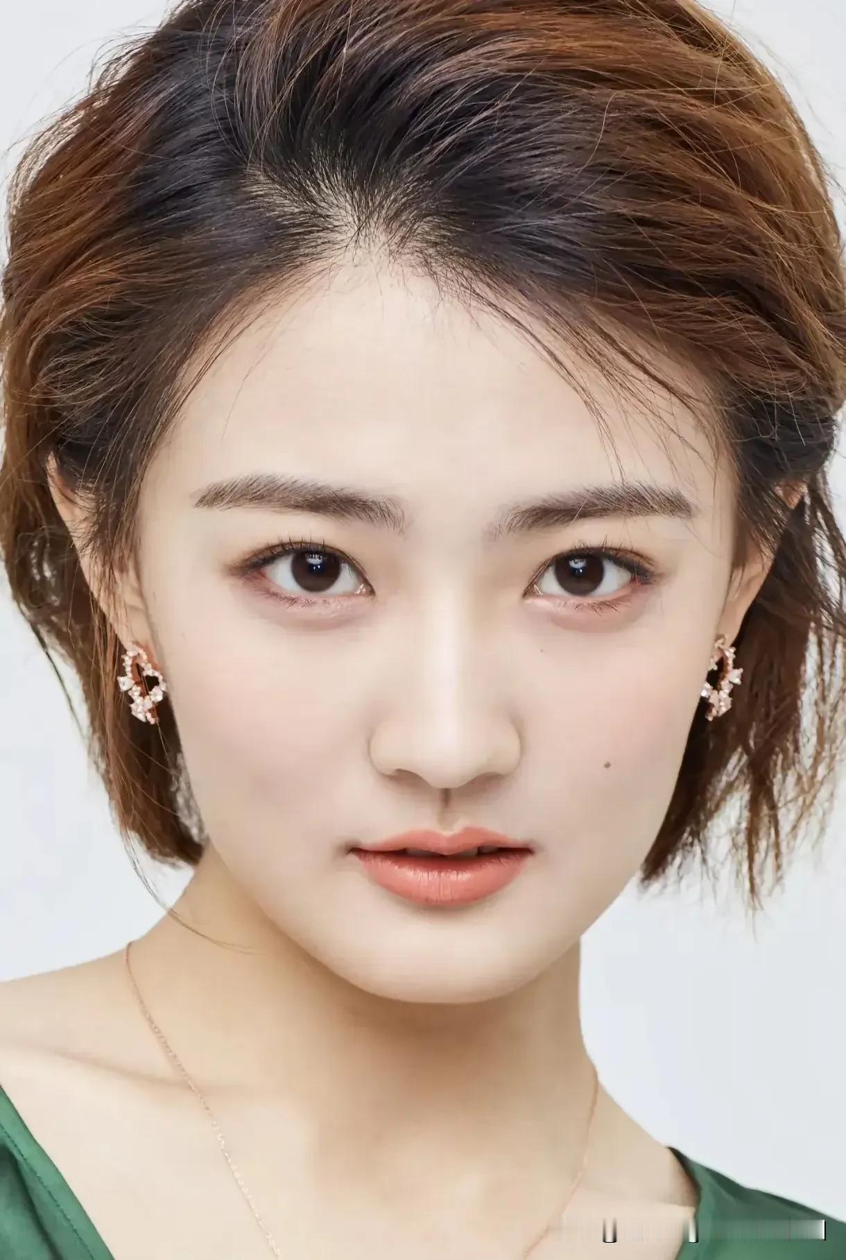 徐璐天然大美女气质好