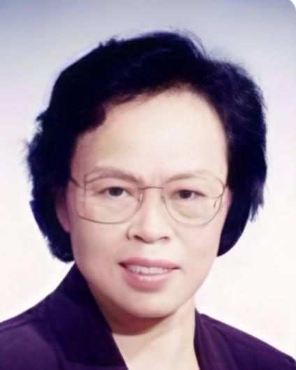 她曾任湖北省纪委书记，曾主政黄冈；17岁起在罗田的大队工作，组织群众修水库、搞生