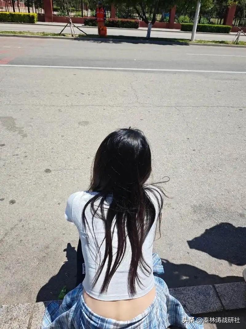 女子买演唱会票被骗18万，看完骗子手段，我笑了。

事情是这样的：浙江谭女士，本