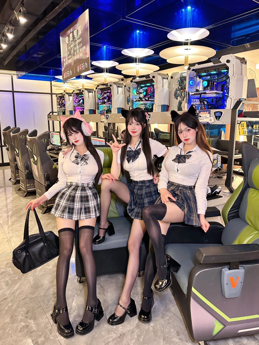 在干嘛 一起打电竞吗?