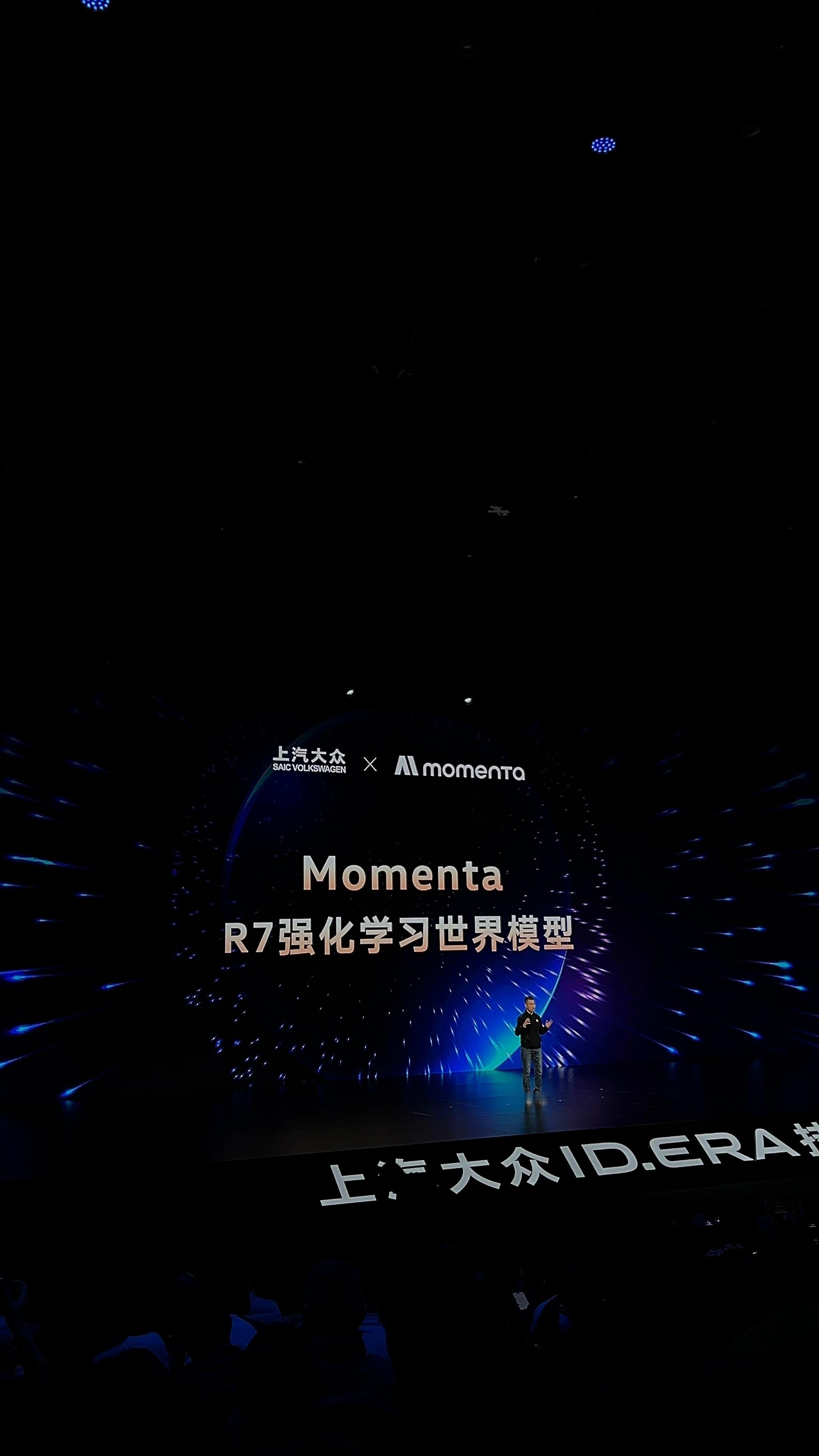 大众9X首发MomentaR7世界模型MomentaR7强化学习世界模型大众把旗