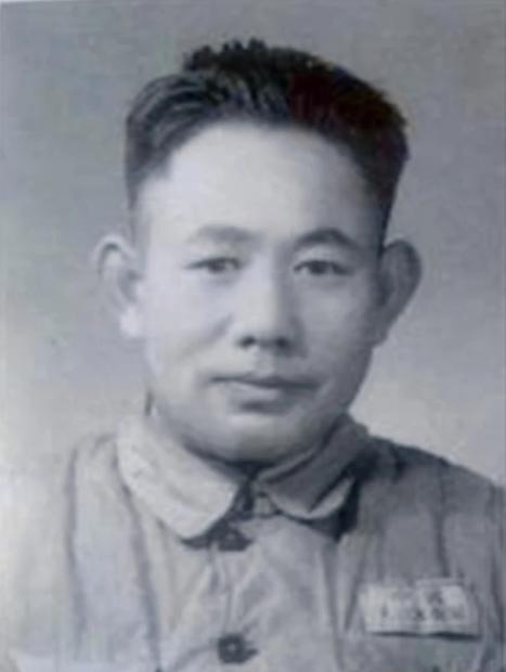 1951年，朝鲜战场。志愿军师长黄朝天收到撤退命令，看了一眼，没执行。他转头对参